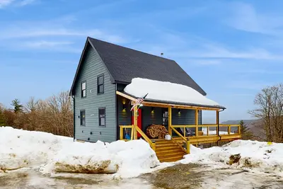 Image de Elegant house w/ mountain views, trail to riverfront, balcony, dog-friendly, bbq