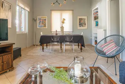Image de Bright 2bd apt, garden view & parking - Glyfada
