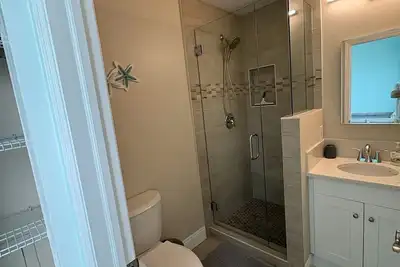 Image de Recently renovated condo just steps from the beach in fabulous Venice, Fl.