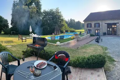 Image de Gîte Le Bleuet à la campagne avec piscine