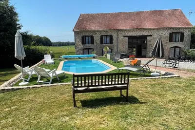 Image de Gîte Le Cèpe à la campagne avec piscine