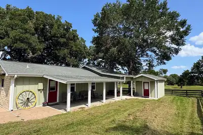 Image de 3-Br Nature Oasis in rolling hills of Burton, 15 minutes from Round Top