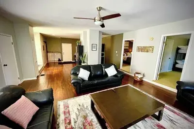 Image de Spacious kid friendly apt near East Aurora