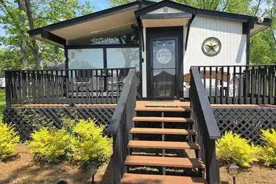 Image de Charming 2-bedroom cottage in Molena Ga. Family & pet friendly.