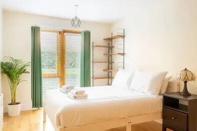 Image de GuestReady - Magnifique duplex près des jardins botaniques