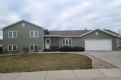 Image de Charming 4-bedroom house in pleasant Summerset only minutes from Sturgis!