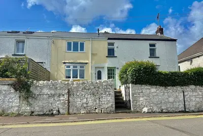 Image de Charming Coastal Cottage Near Mumbles with Garden | Pass the Keys