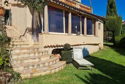 Image de Appartement de village, plein pied, jardin + vue