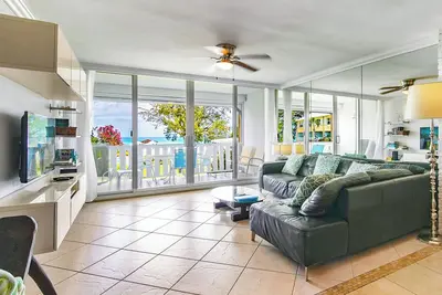 Image de Harbour Heights #43 Seven Mile Beach, Second Floor 2 Bedroom, 2. 5 Bathroom Townhouse