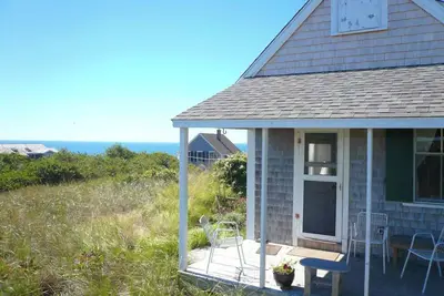 Image de Tranquil 3-Bedroom Truro Cabin on Corn Hill – Steps to Bay, Stunning Views!