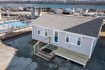 Image de Waterfront Escape- 3br Coastal Cottage w/ Boat Launch & Near Niantic Main Street