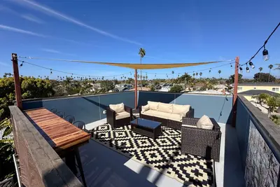 Image de Oceanside Rooftop Retreat Sleeps 4