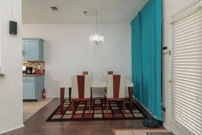 Image de Roomy Home with Large Living Area Near Dfw