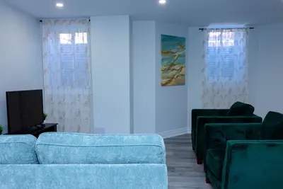 Image de Cozy & Modern 2 Br Getaway