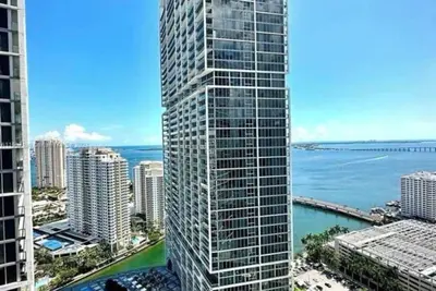 Image de Luxury condo w balcony & stunning views, W hotel amenities- pool, spa, gym!