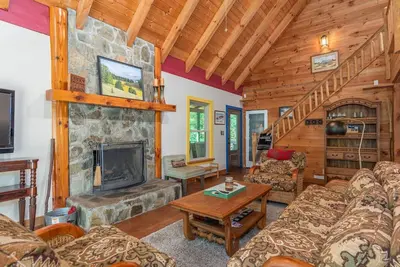 Image de Secluded Cabin with Quality Furnishing + Hot Tub