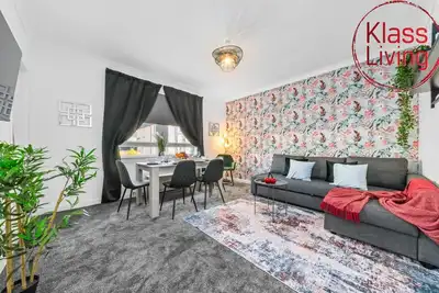 Image de Modern 2 bedroom apartment with on street parking and wifi.