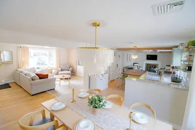 Image de Cozy family-friendly home in Cape Cod, mins to beaches/amenities, +Ev Charging!