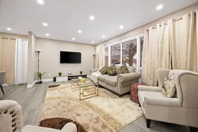 Image de Beautiful 4br Family Retreat | Burlington Comfort