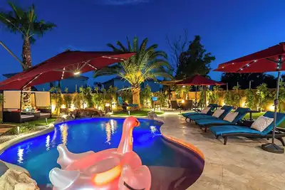 Image de 7br/4bath Paradise w/Heated Pool, Billiards, Arcade Room, Hot Tub & Mini Golf