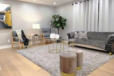 Image de Lakeside Retreat | Modern Renovated House|9 Parkings| Large Backyard