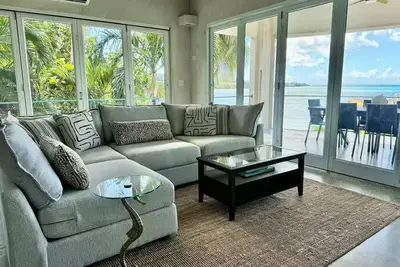 Image de Seaglass Loft Beachfront \"Playa\" 3br/2ba