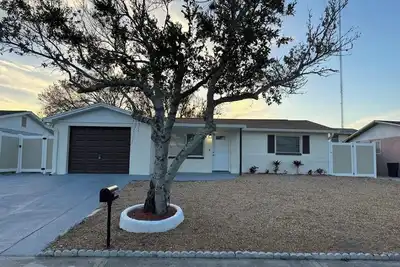 Image de Spacious 4-bedroom house minutes from famous Sponge Docs