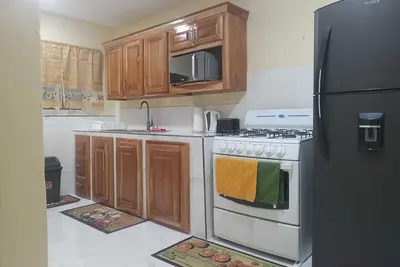 Image de Charming 2-bedroom house in Portmore with WiFi, Ac