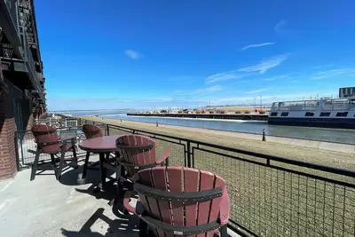 Stay On The Water! Spectacular View Cedar Point! Downtown Walk to Ferry Restaurants Bars