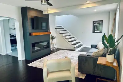 Image de 3-bedroom Scandinavian Style house in Downtown Elkins with Wifi, Hvac, Back Yard