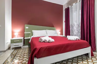 Image de Cozy 86 sqm apartment, able to accommodate up to 6 people, located on the mezzanine floor of a characteristic building (steps to access). The property is located in a strategic position, a few steps from the famous Catacombs of the Capuchins and just 15