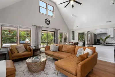 Image de Charming Pet Friendly Bungalow!