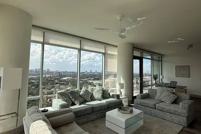 Image de Spacious 3-bedroom Apt in Medical Ctr Houston close proximity to Md Anderson