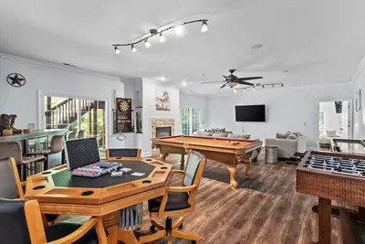 Image de Spacious Retreat  w/ Game Room & Modern Amenities
