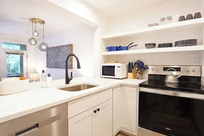 Twin Lakes Retreat | Newly remodeled condo close to Mt. Baker!