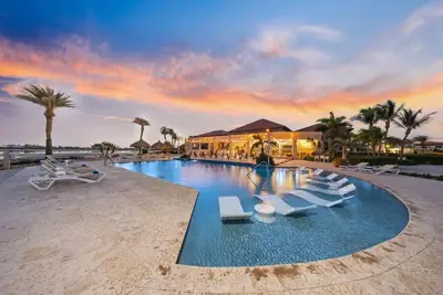 Image de Elegant Retreat in Gated Community ~Close to Beach