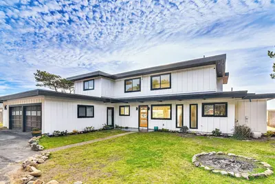 Image de 3-Acre Oceanfront Home: Game Room & Fire Pit!