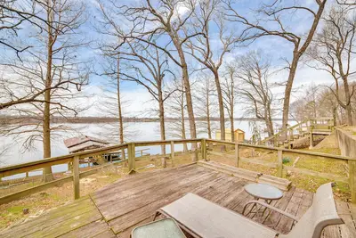 Winnsboro Lake Retreat: On-Site Swimming & Fishing