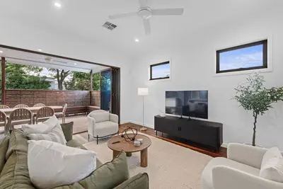 Image de Stylish Paddington Home with Outdoor Oasis