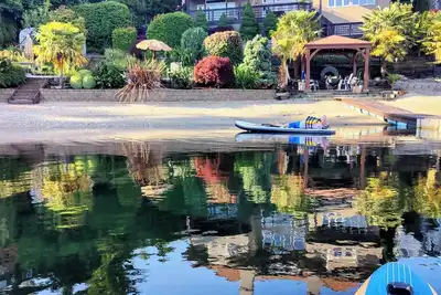 Image de 5br 4ba - Waterfront, Hot-tub, Pool table, Kayaks, Fire tables. luxeatlouise. com