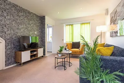 Image de Convenient 3-Bed House in Bedford with Driveway