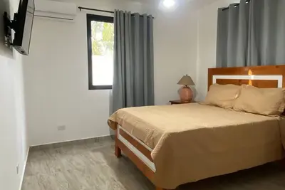 Image de 2br/2ba Retreat: Pool, Internet & Steps to Local Delights