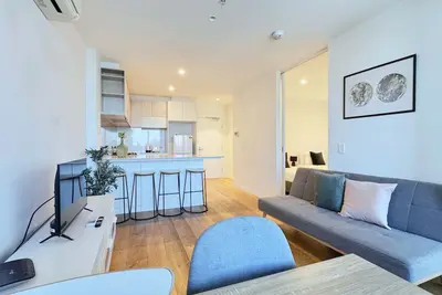 Image de Cozy 2br Apt Steps from Southern Cross, City Views