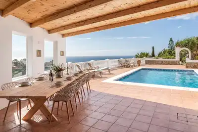 Image de Elegant Retreat with Stunning Sea Views