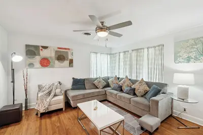 Image de 2bd 1ba, Pet Friendly, Parking, Patio, Outdoor Grill