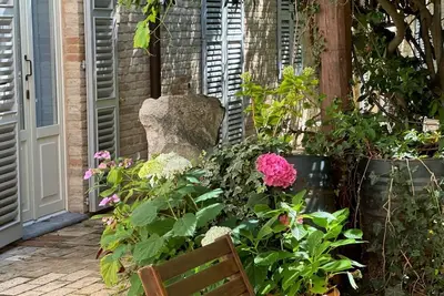 Image de Garden, right in the center, 7 km from the sea