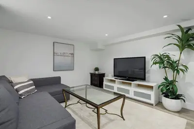 Image de Cozy Basement suite Near Ubc, Kits, and Dt