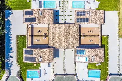 Image de Agréable appartement avec Wifi, piscine privée, climatisation, Tv, terrasse et animaux admis