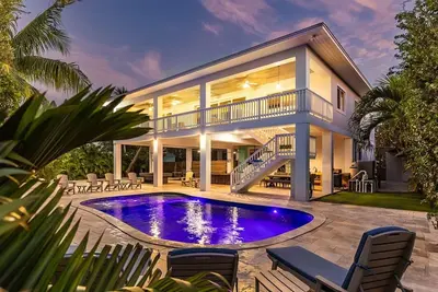 Salty Stingray Sombrero - 4 bed 3 bath Pool | Dock