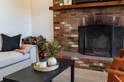 Image de Modern Waterfront Lakehouse, 3 Bedrooms, Private Beach, Kayaks & Pet Friendly!